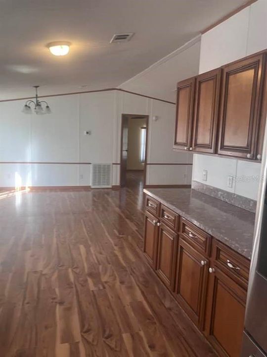 待售: $210,000 (3 贝兹, 2 浴室, 1440 平方英尺)