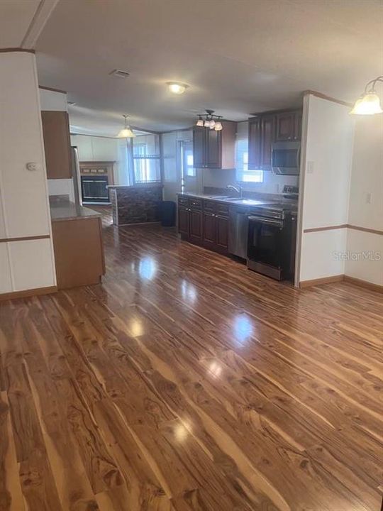 待售: $210,000 (3 贝兹, 2 浴室, 1440 平方英尺)