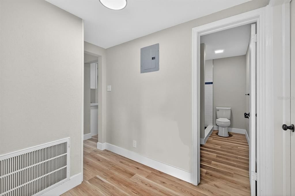 待售: $439,999 (5 贝兹, 2 浴室, 2097 平方英尺)