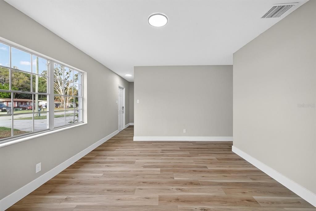 待售: $439,999 (5 贝兹, 2 浴室, 2097 平方英尺)