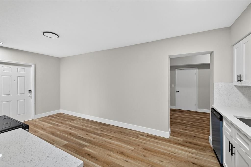 待售: $439,999 (5 贝兹, 2 浴室, 2097 平方英尺)