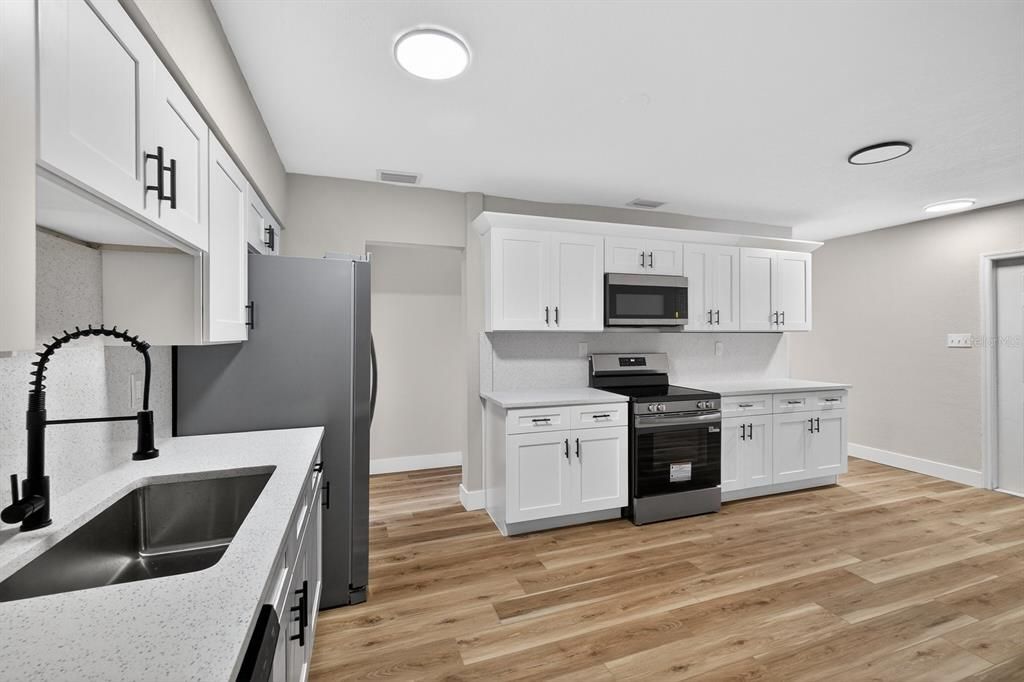 待售: $439,999 (5 贝兹, 2 浴室, 2097 平方英尺)