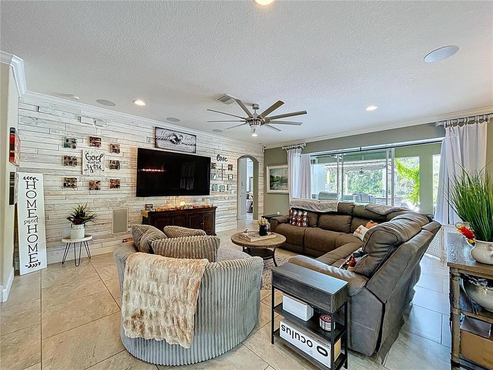 En Venta: $975,000 (4 camas, 3 baños, 3707 Pies cuadrados)