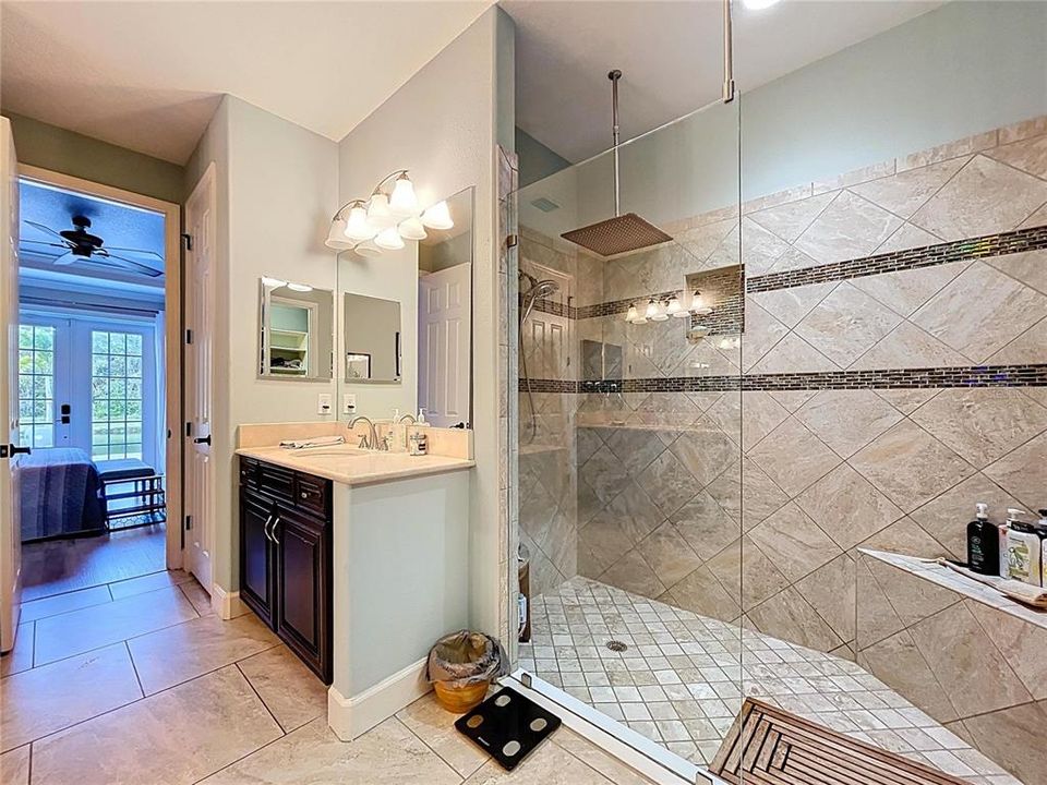 En Venta: $975,000 (4 camas, 3 baños, 3707 Pies cuadrados)