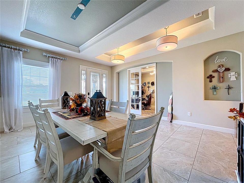 En Venta: $975,000 (4 camas, 3 baños, 3707 Pies cuadrados)