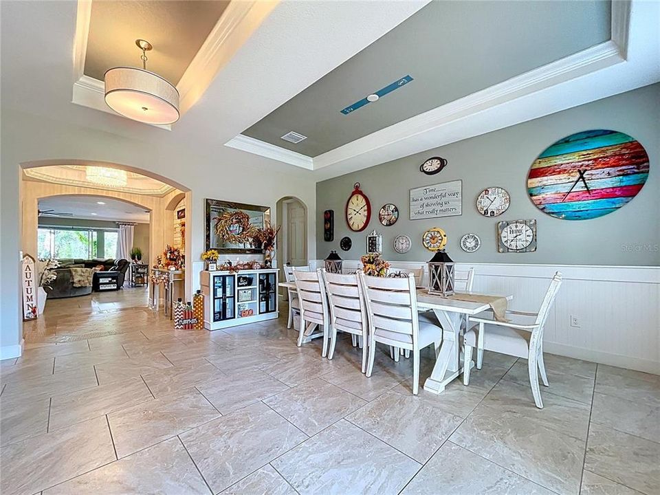 En Venta: $975,000 (4 camas, 3 baños, 3707 Pies cuadrados)