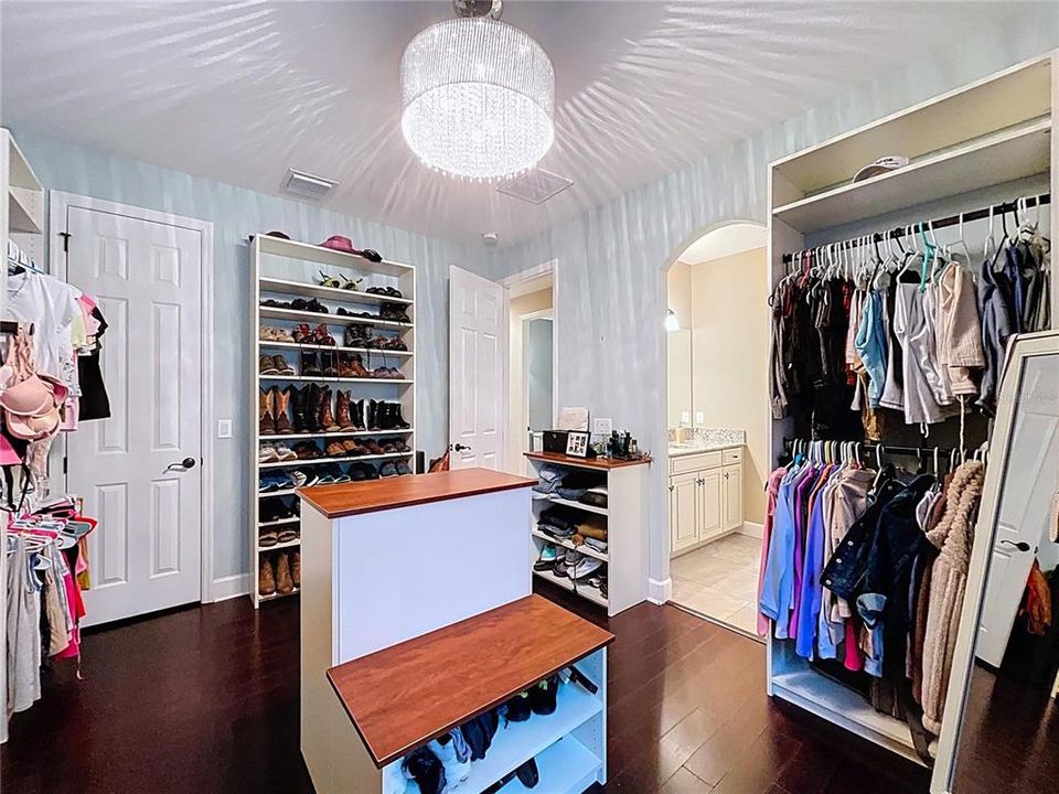 En Venta: $975,000 (4 camas, 3 baños, 3707 Pies cuadrados)