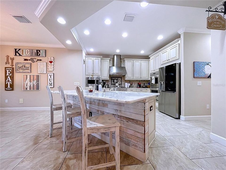 En Venta: $975,000 (4 camas, 3 baños, 3707 Pies cuadrados)