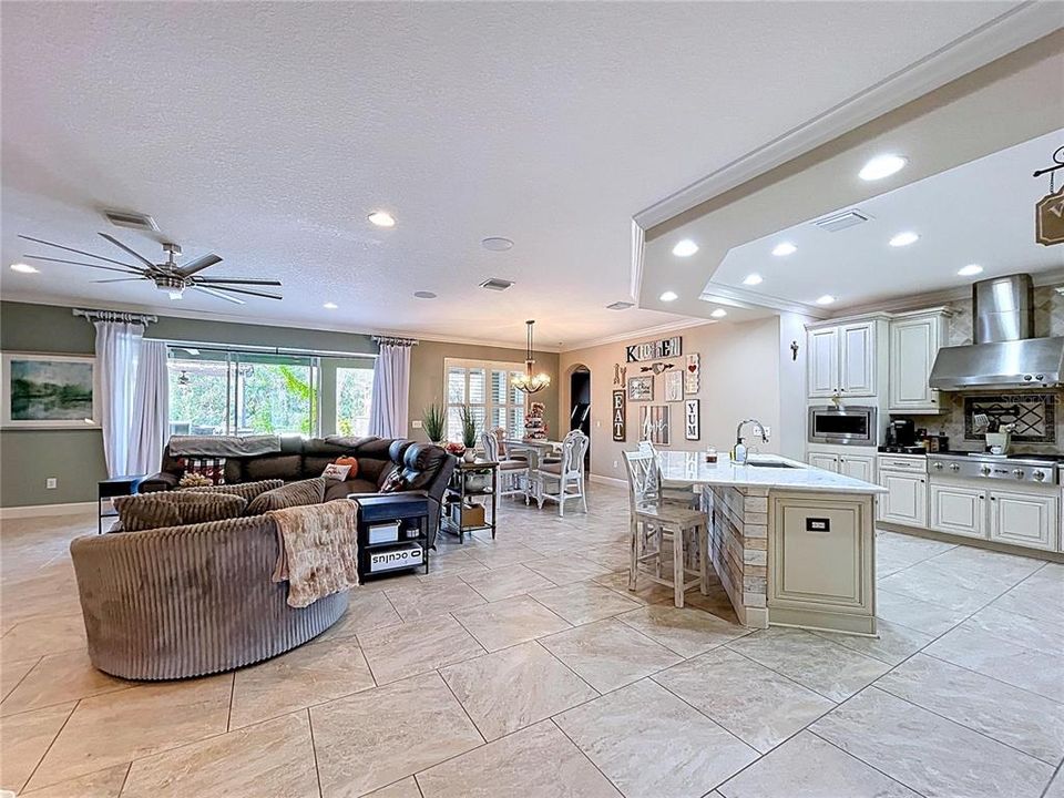 En Venta: $975,000 (4 camas, 3 baños, 3707 Pies cuadrados)