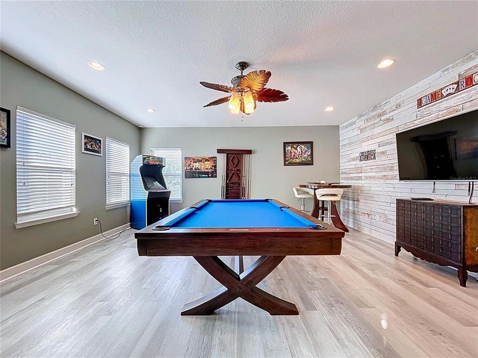 En Venta: $975,000 (4 camas, 3 baños, 3707 Pies cuadrados)