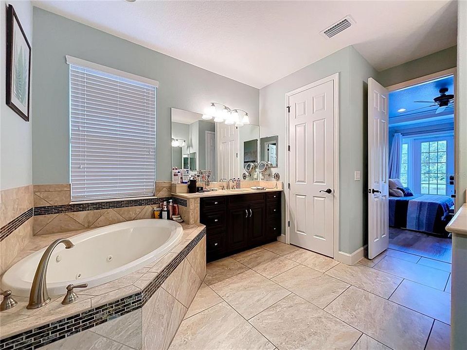 En Venta: $975,000 (4 camas, 3 baños, 3707 Pies cuadrados)