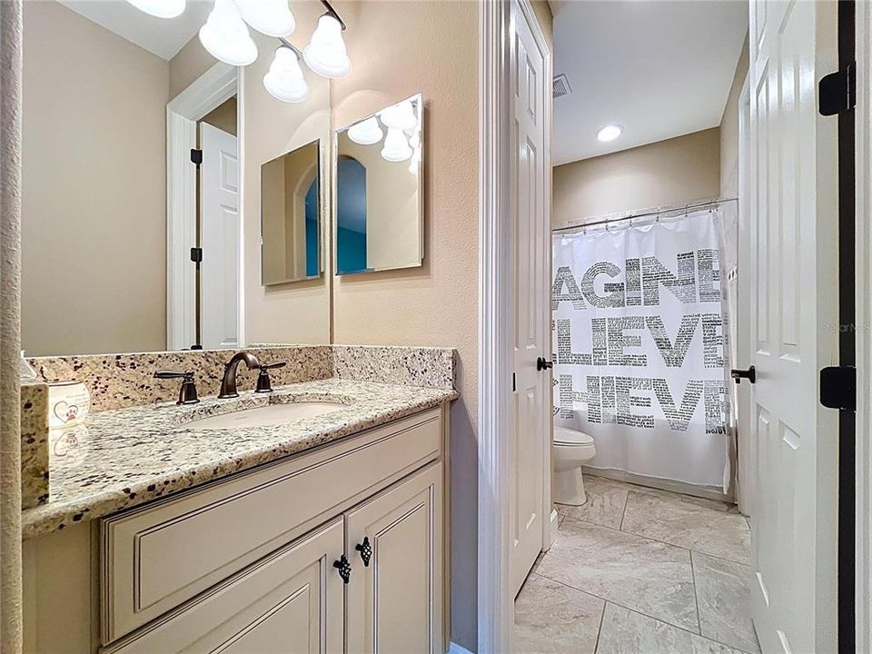 En Venta: $975,000 (4 camas, 3 baños, 3707 Pies cuadrados)