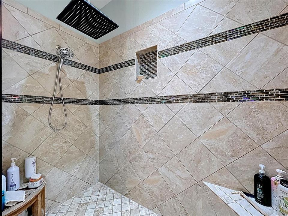 En Venta: $975,000 (4 camas, 3 baños, 3707 Pies cuadrados)