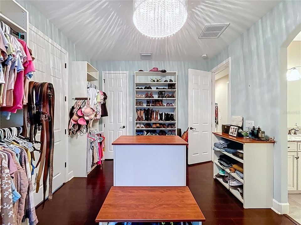 En Venta: $975,000 (4 camas, 3 baños, 3707 Pies cuadrados)