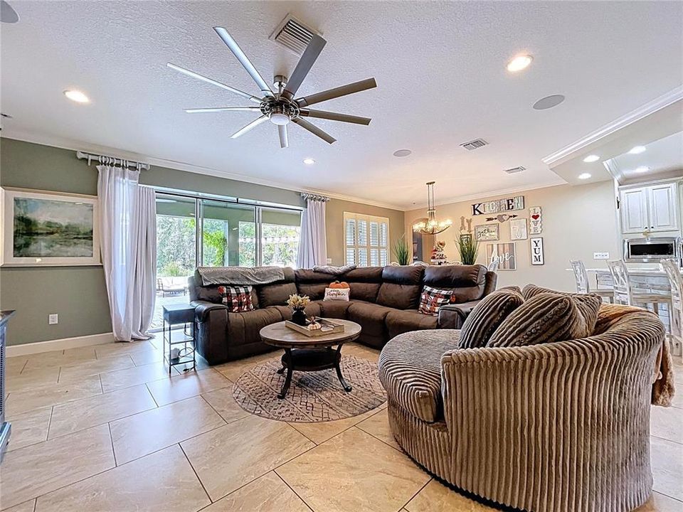 En Venta: $975,000 (4 camas, 3 baños, 3707 Pies cuadrados)