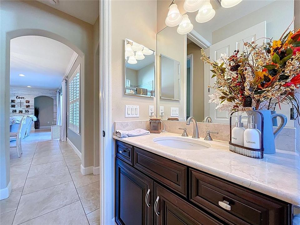 En Venta: $975,000 (4 camas, 3 baños, 3707 Pies cuadrados)