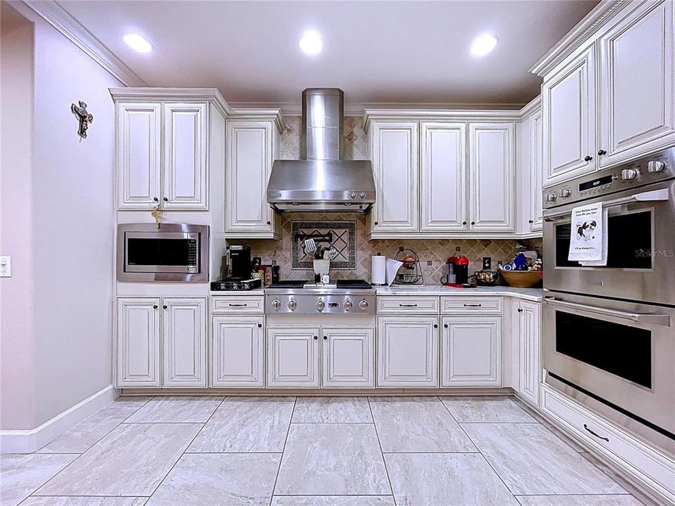 En Venta: $975,000 (4 camas, 3 baños, 3707 Pies cuadrados)