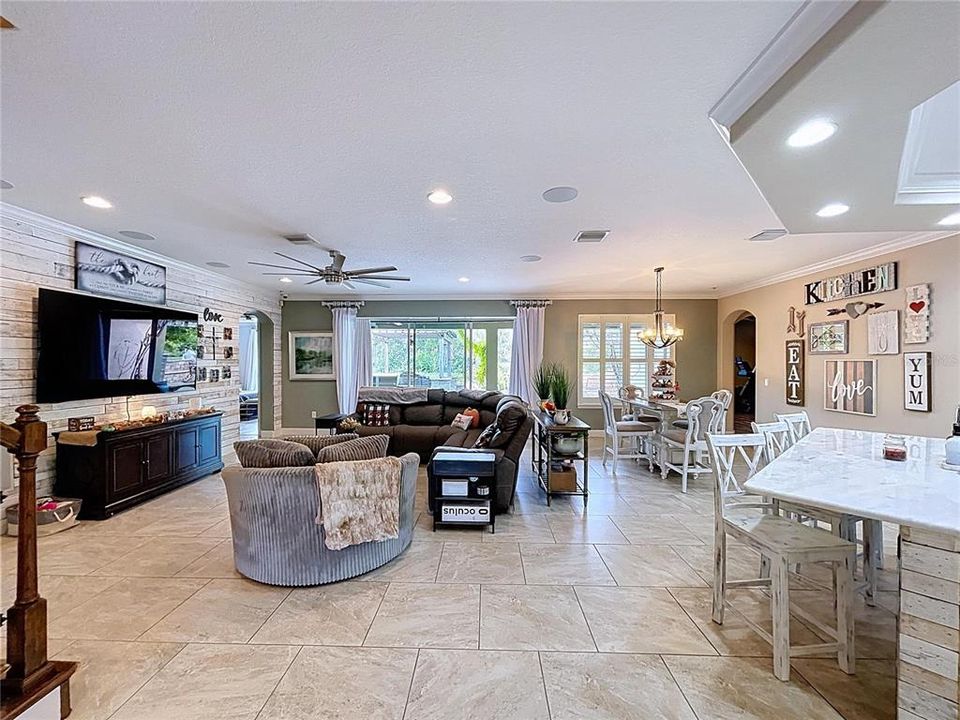 En Venta: $975,000 (4 camas, 3 baños, 3707 Pies cuadrados)