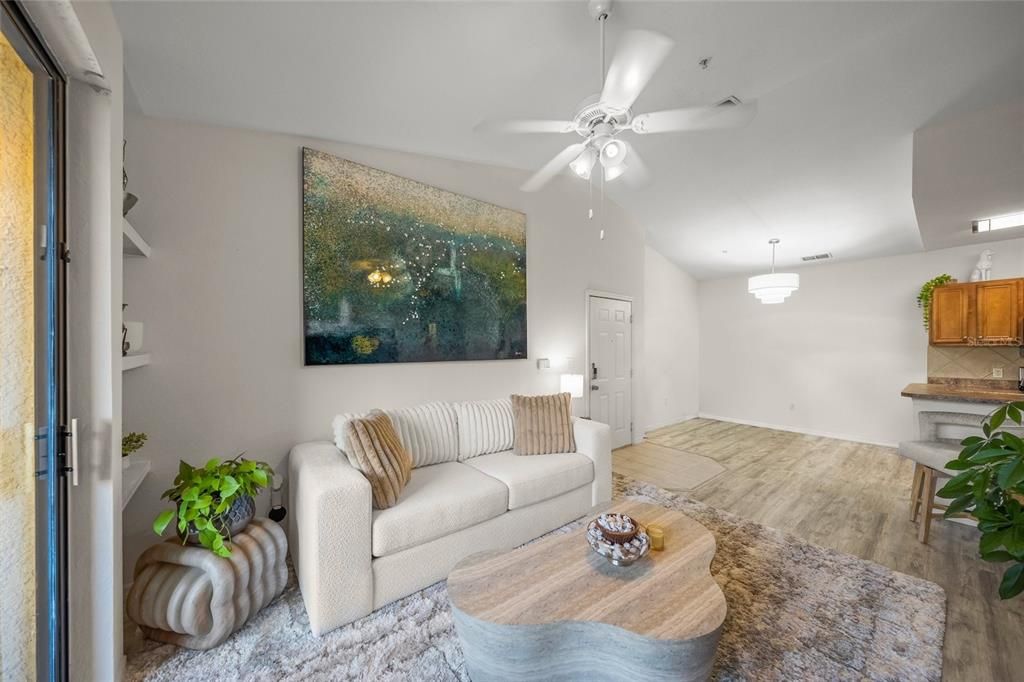 На продажу: $217,500 (1 спален, 1 ванн, 742 Квадратных фут)