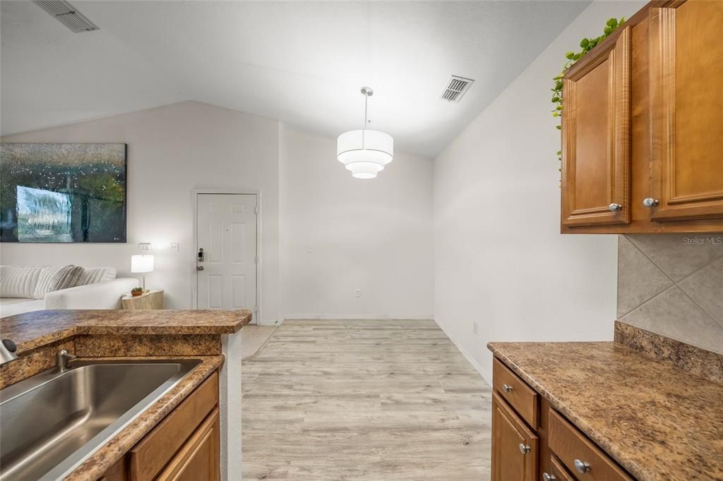 На продажу: $217,500 (1 спален, 1 ванн, 742 Квадратных фут)