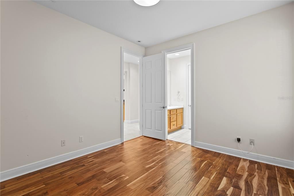 На продажу: $1,150,000 (5 спален, 4 ванн, 3392 Квадратных фут)