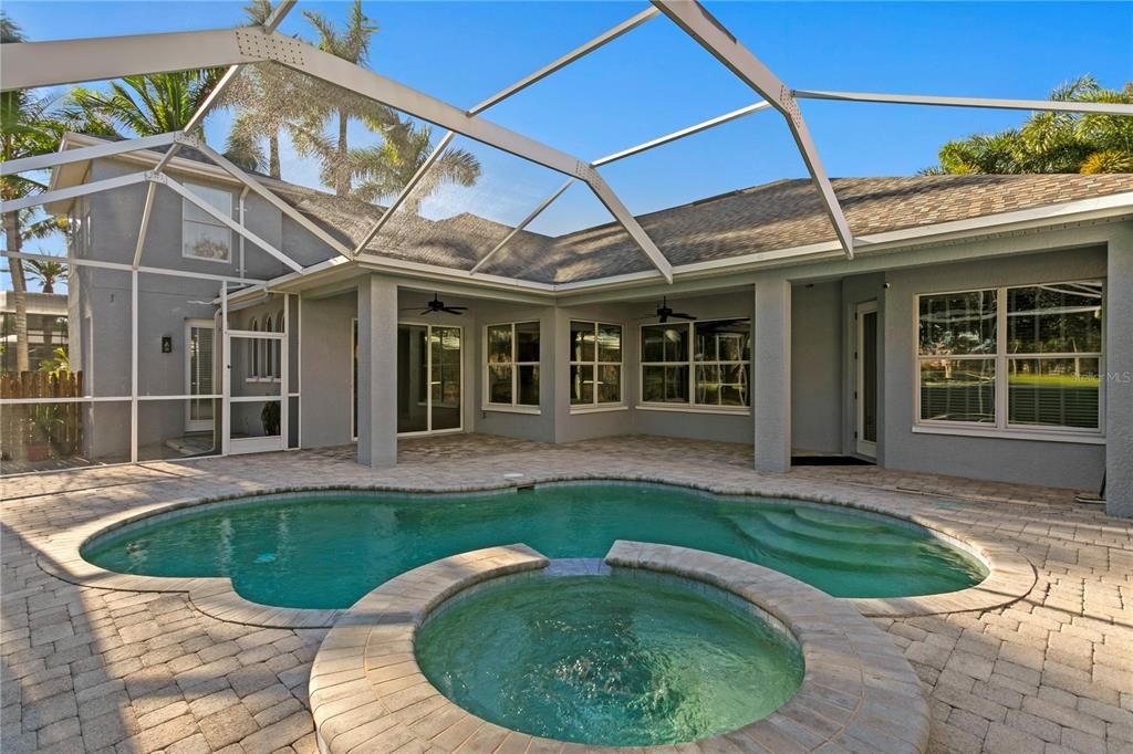 На продажу: $1,150,000 (5 спален, 4 ванн, 3392 Квадратных фут)