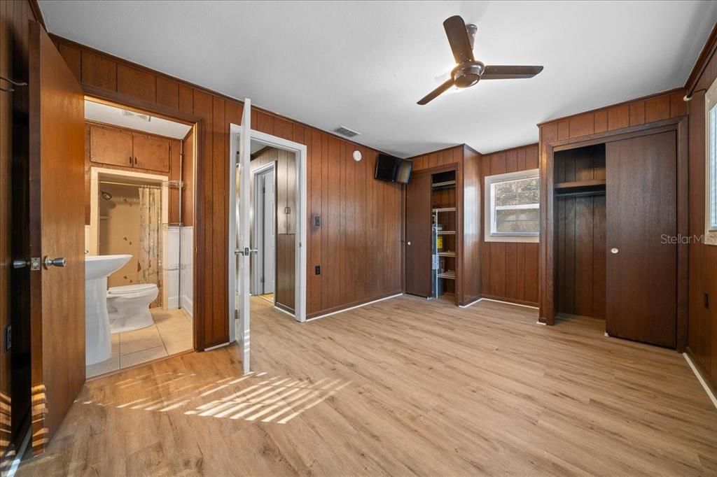 For Sale: $210,000 (3 beds, 2 baths, 1130 Square Feet)