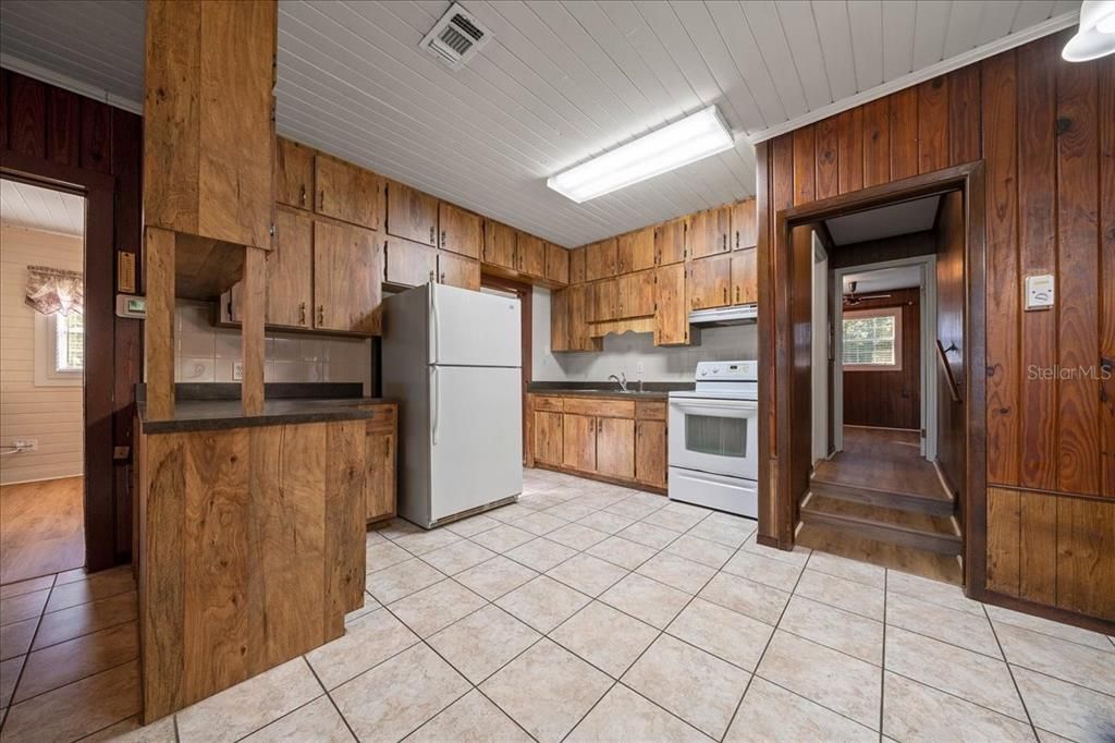 For Sale: $210,000 (3 beds, 2 baths, 1130 Square Feet)