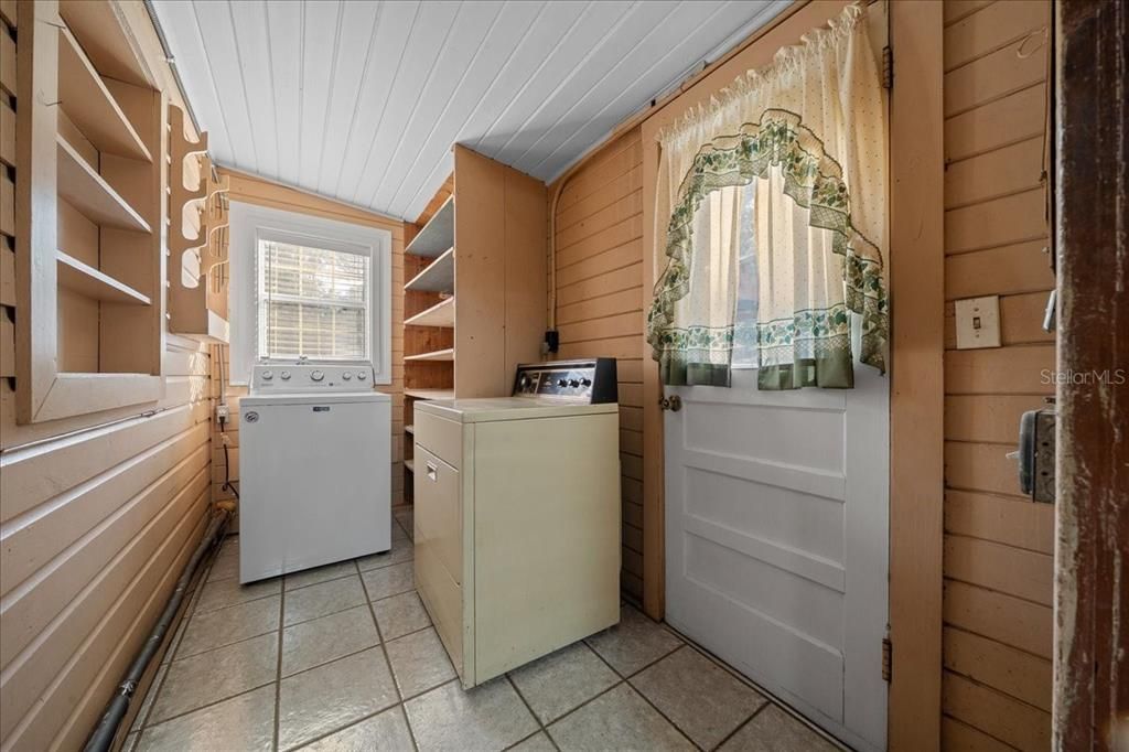 For Sale: $210,000 (3 beds, 2 baths, 1130 Square Feet)