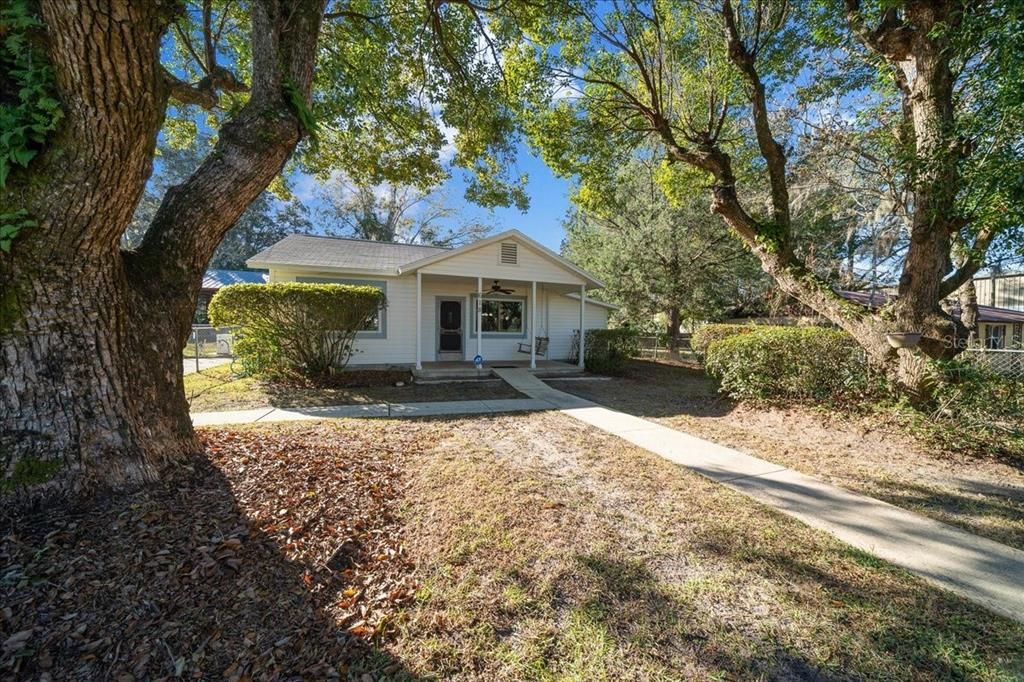 For Sale: $210,000 (3 beds, 2 baths, 1130 Square Feet)