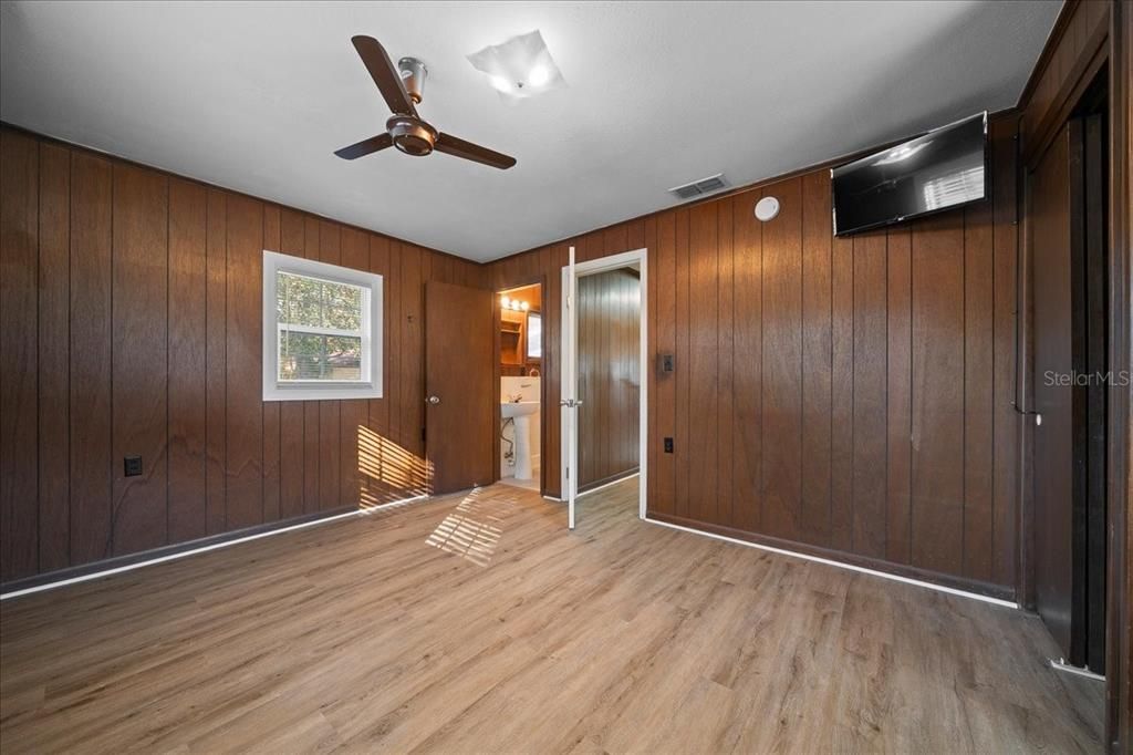 For Sale: $210,000 (3 beds, 2 baths, 1130 Square Feet)