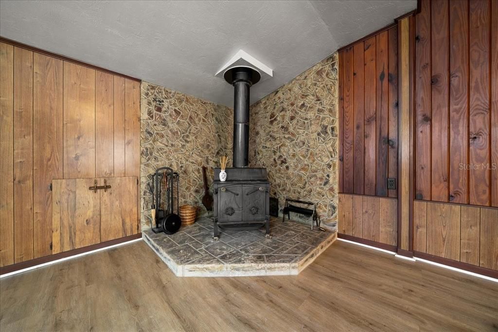 For Sale: $210,000 (3 beds, 2 baths, 1130 Square Feet)