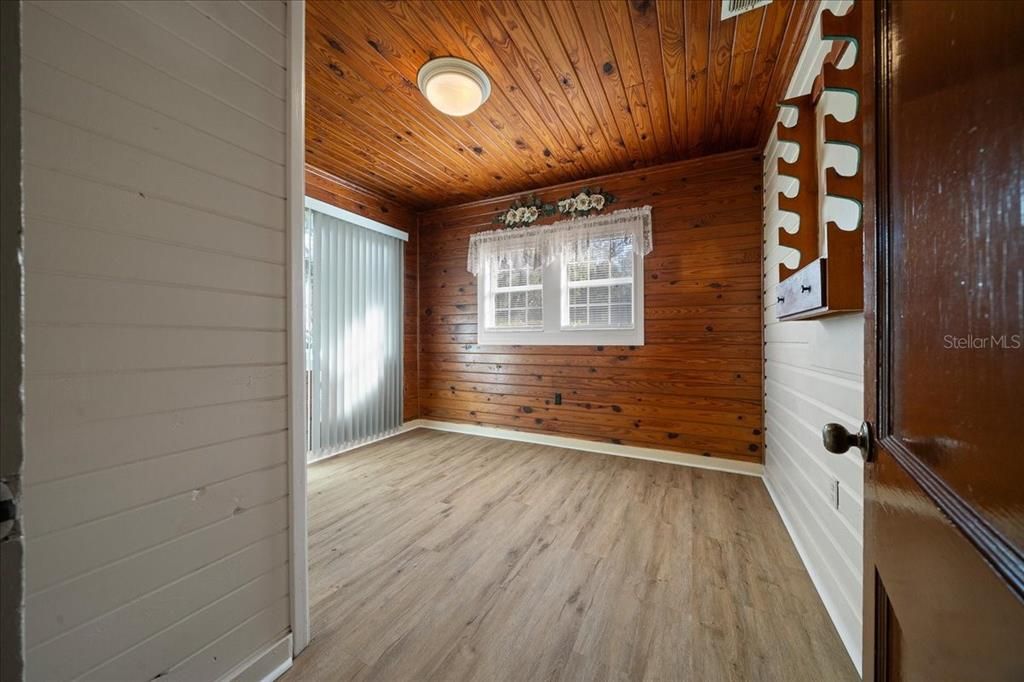 For Sale: $210,000 (3 beds, 2 baths, 1130 Square Feet)