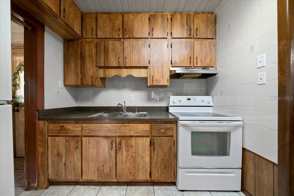 For Sale: $210,000 (3 beds, 2 baths, 1130 Square Feet)