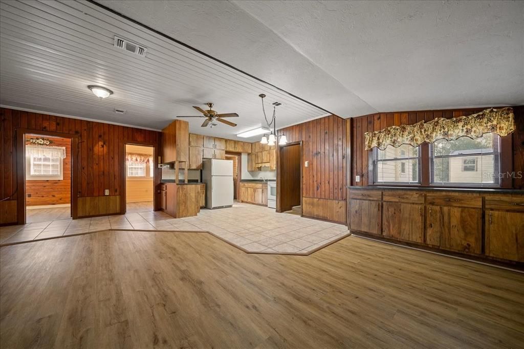 For Sale: $210,000 (3 beds, 2 baths, 1130 Square Feet)