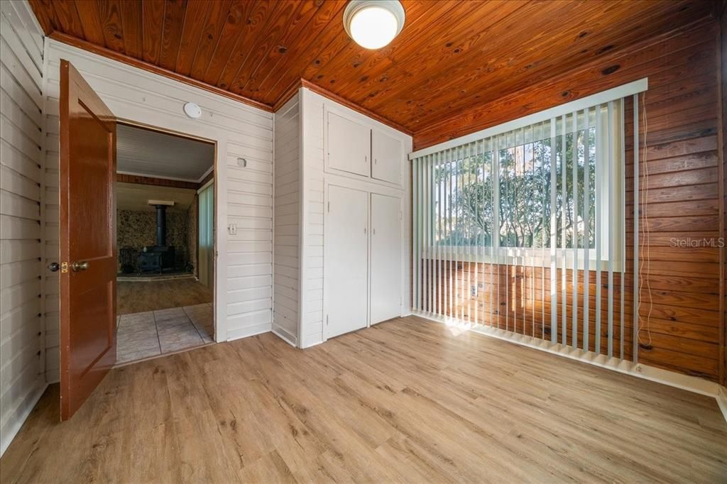 For Sale: $210,000 (3 beds, 2 baths, 1130 Square Feet)