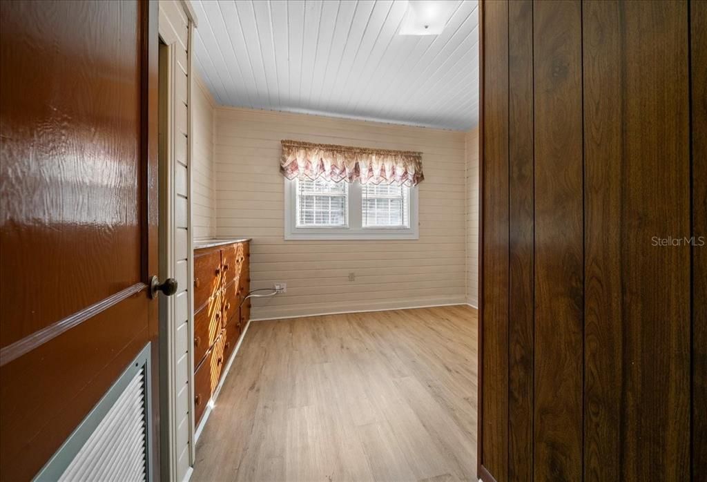 For Sale: $210,000 (3 beds, 2 baths, 1130 Square Feet)