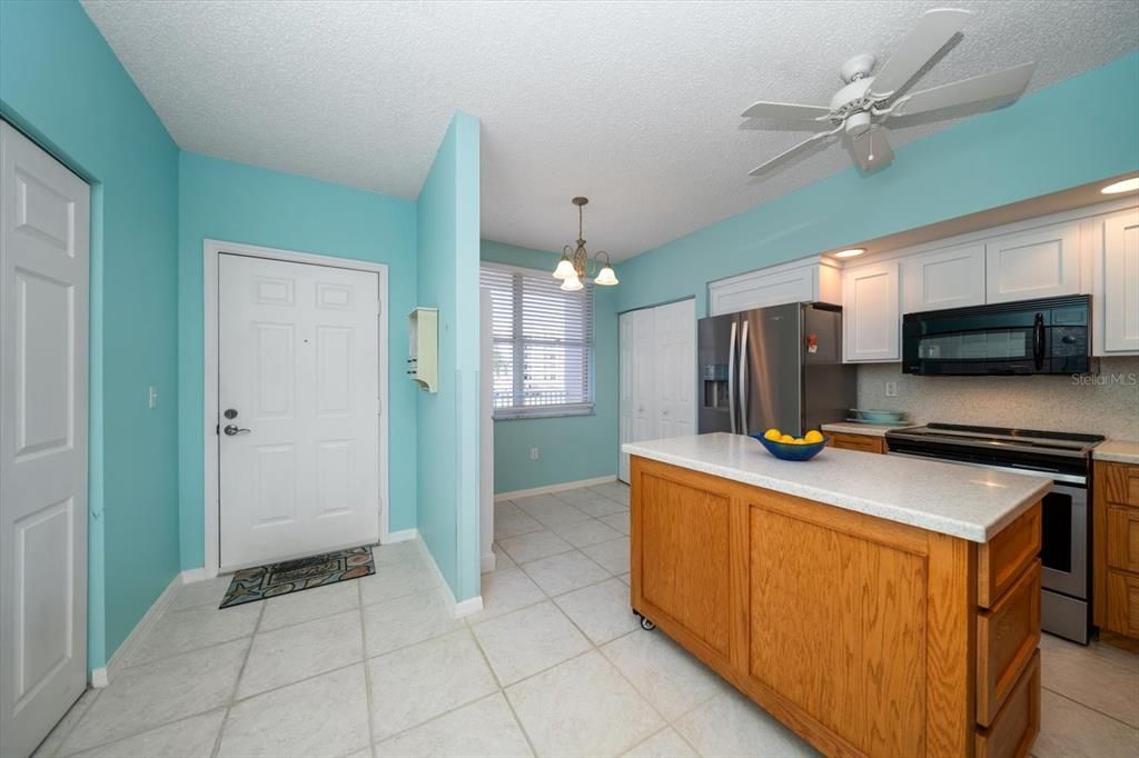 For Sale: $278,000 (2 beds, 2 baths, 1195 Square Feet)