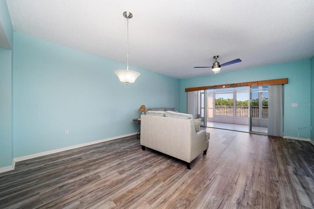 For Sale: $278,000 (2 beds, 2 baths, 1195 Square Feet)