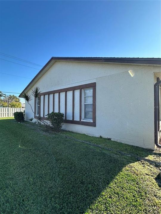 待售: $170,000 (3 贝兹, 2 浴室, 1272 平方英尺)