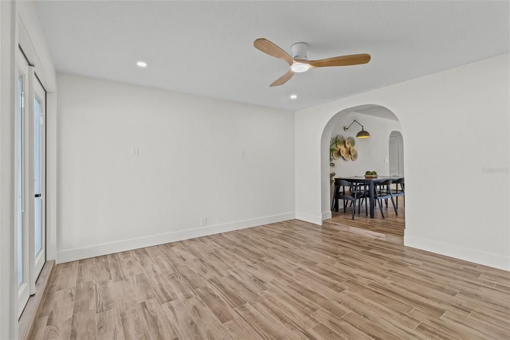 待售: $475,000 (4 贝兹, 2 浴室, 1602 平方英尺)