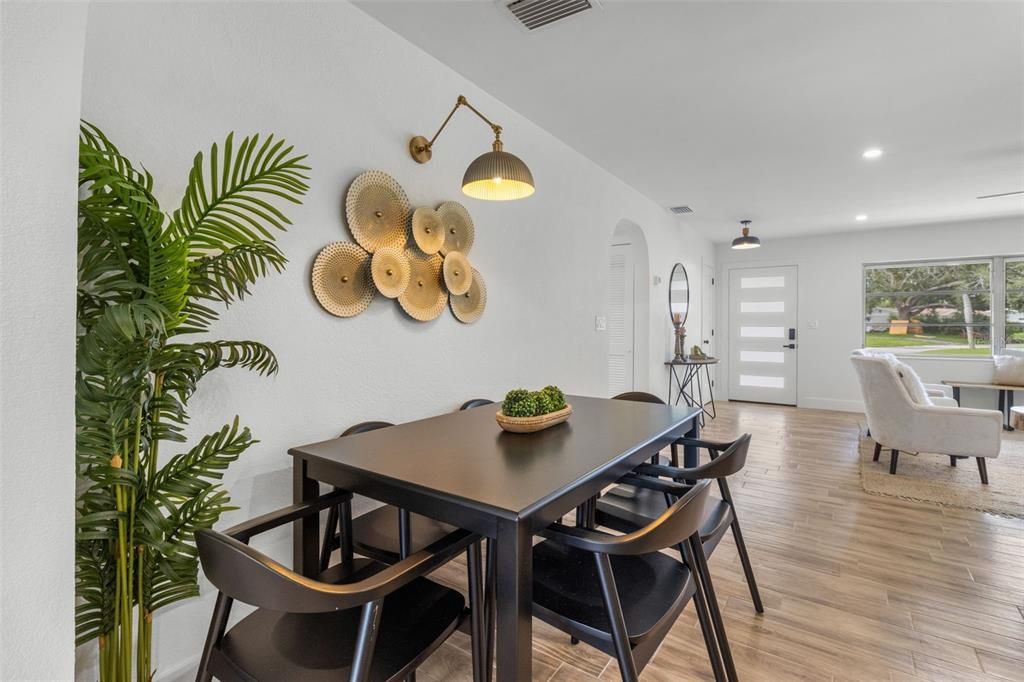 待售: $475,000 (4 贝兹, 2 浴室, 1602 平方英尺)