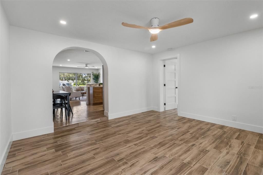 待售: $475,000 (4 贝兹, 2 浴室, 1602 平方英尺)