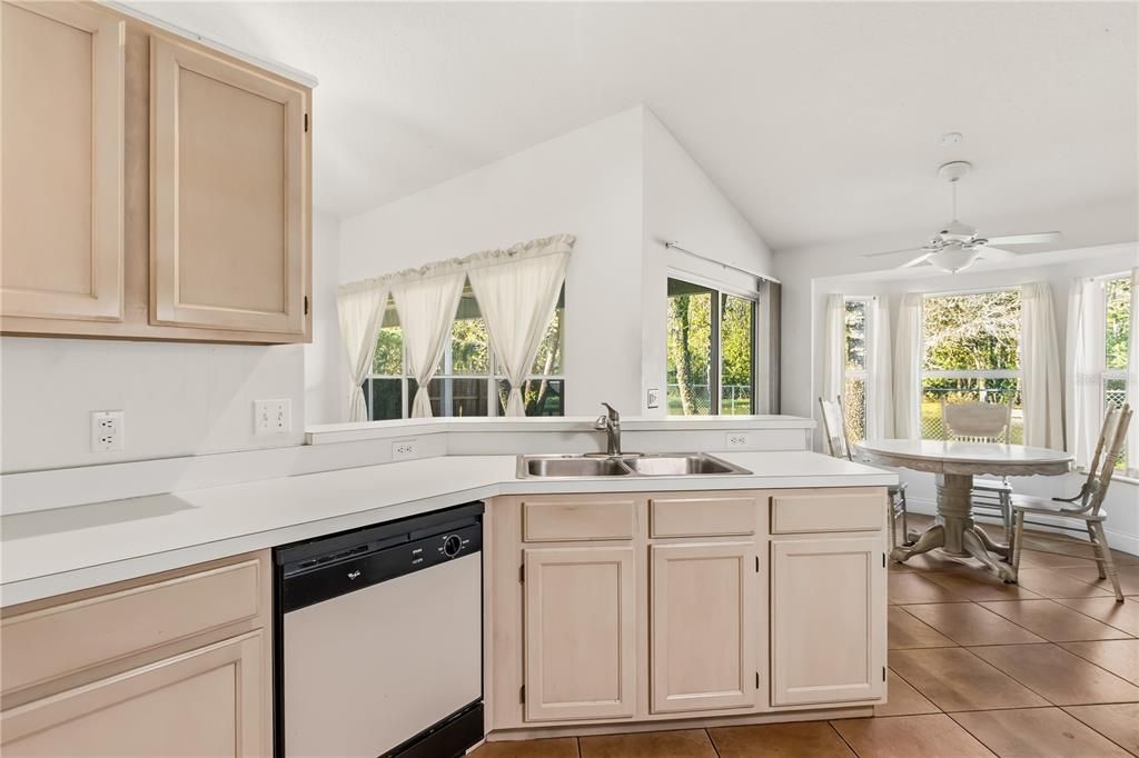 На продажу: $360,000 (3 спален, 2 ванн, 1454 Квадратных фут)