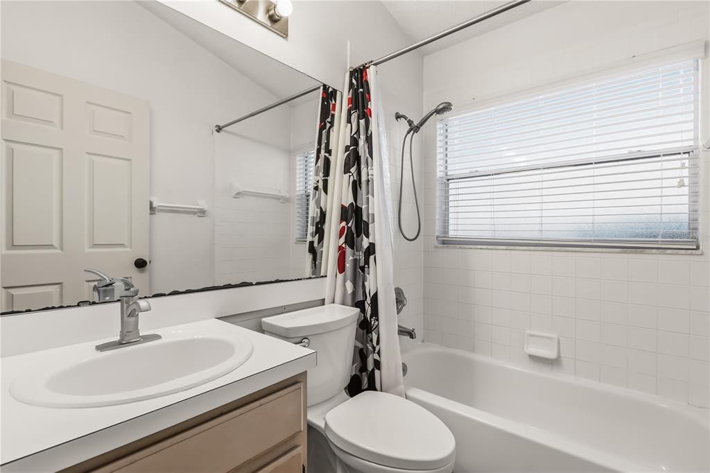 На продажу: $360,000 (3 спален, 2 ванн, 1454 Квадратных фут)