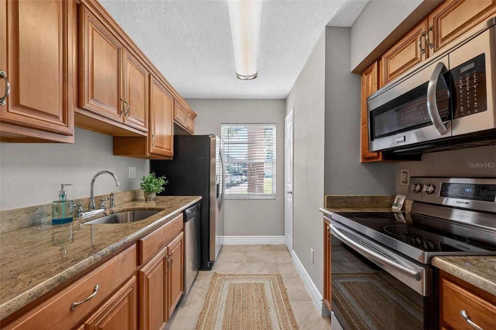 For Sale: $209,900 (2 beds, 1 baths, 1063 Square Feet)