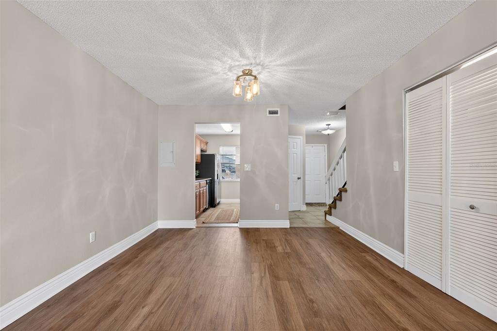 For Sale: $209,900 (2 beds, 1 baths, 1063 Square Feet)