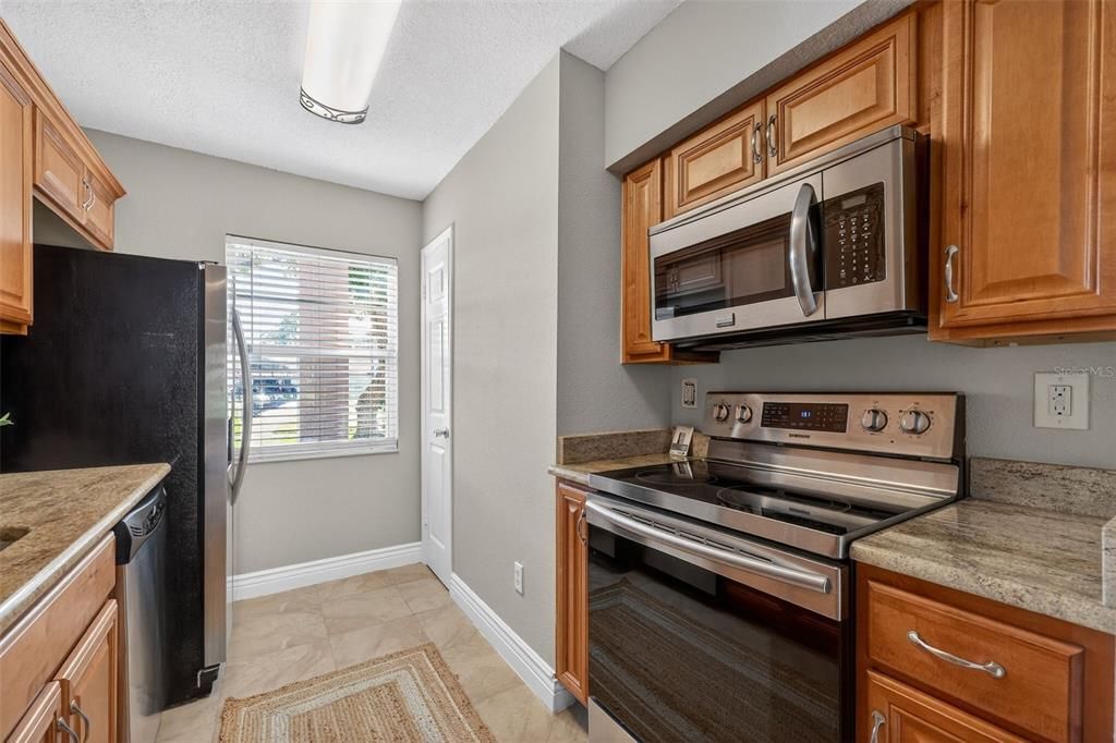 For Sale: $209,900 (2 beds, 1 baths, 1063 Square Feet)