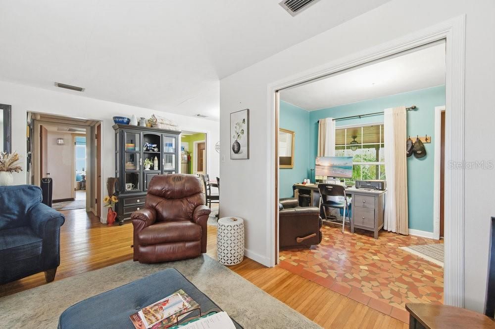 En Venta: $235,000 (2 camas, 2 baños, 1403 Pies cuadrados)