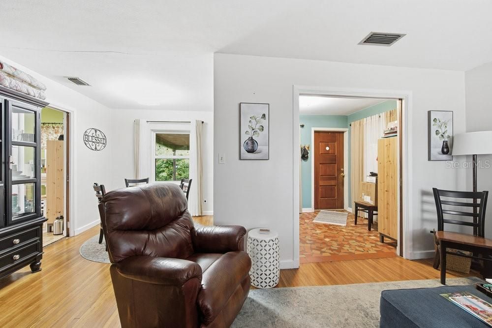 En Venta: $235,000 (2 camas, 2 baños, 1403 Pies cuadrados)